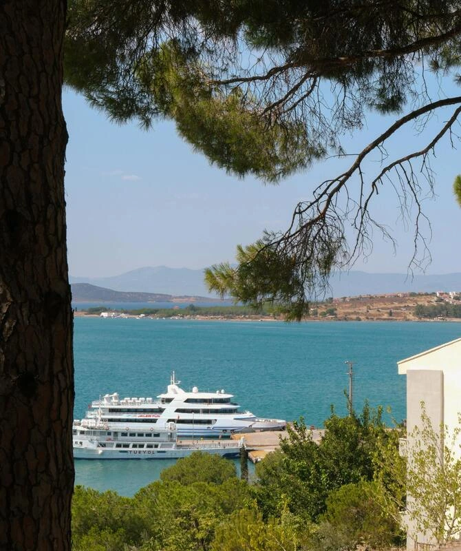 Luxury yachts available in Greece – Syrama Services